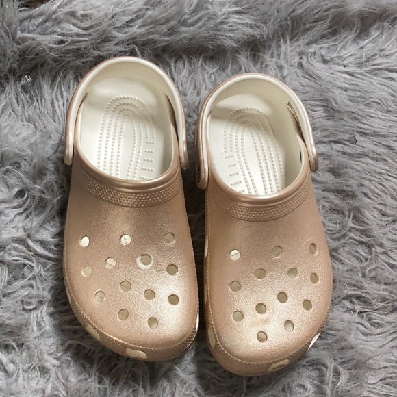 CROCS Shoes - gold metallic crocs